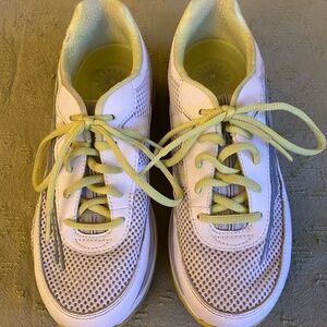 Athletic shoes